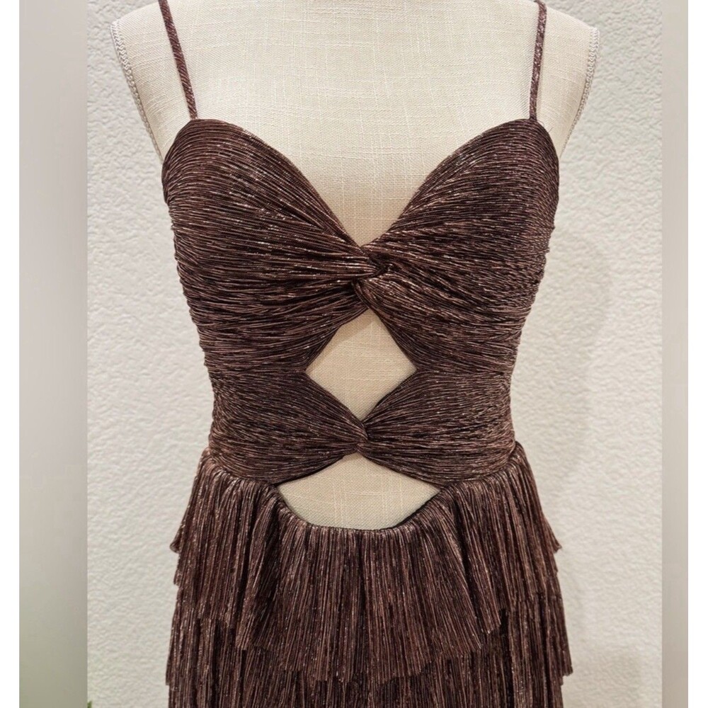 Gianni Bini Grace Metallic Plisse Sweetheart Neck Tiered Dress. Sizes: 10, 12 - Picture 4 of 9
